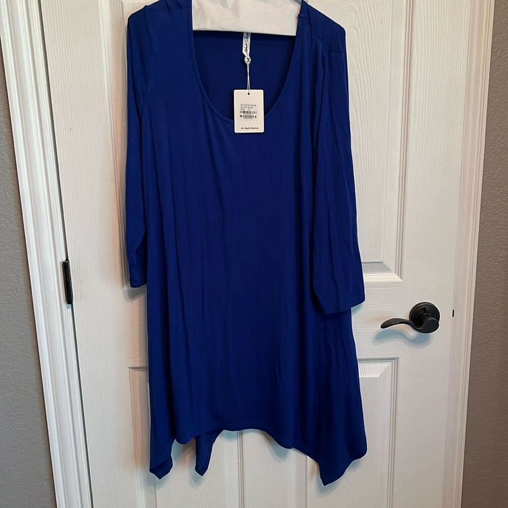 Women’s BNWT White Mark tunic in cobalt blue.